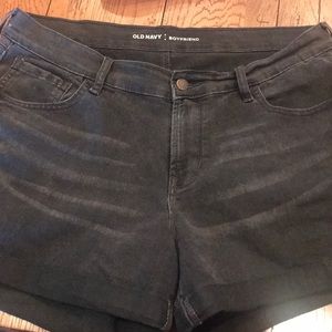 Black boyfriend distressed washed denim shorts.